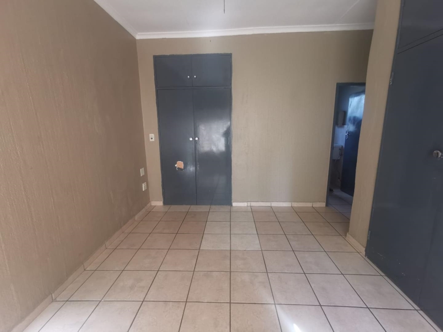 To Let 3 Bedroom Property for Rent in Brackendowns Gauteng