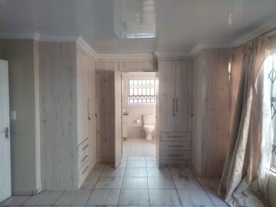 4 Bedroom Property for Sale in Soshanguve VV Gauteng
