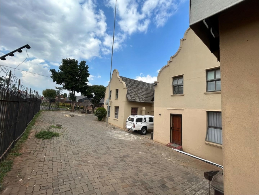14 Bedroom Property for Sale in Laudium Ext 3 Gauteng