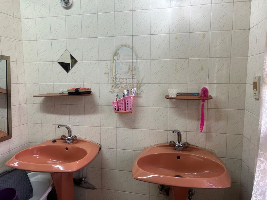 14 Bedroom Property for Sale in Laudium Ext 3 Gauteng