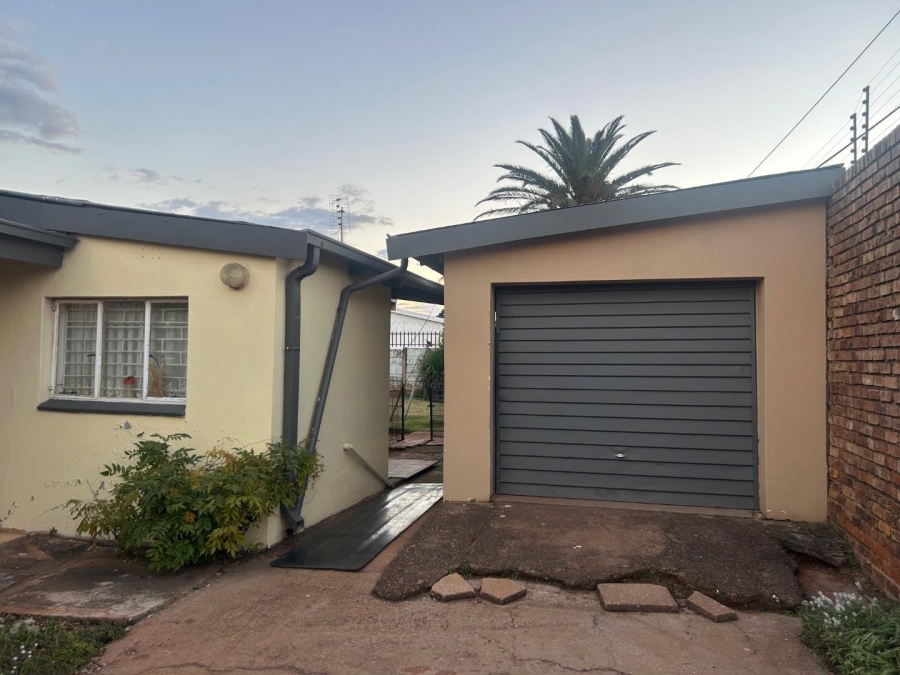 3 Bedroom Property for Sale in Laudium Ext 3 Gauteng