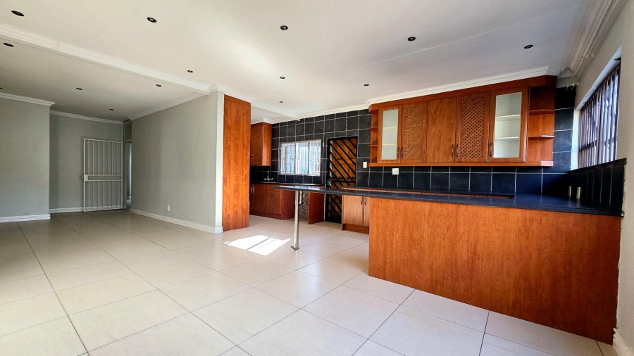 4 Bedroom Property for Sale in Garsfontein Gauteng