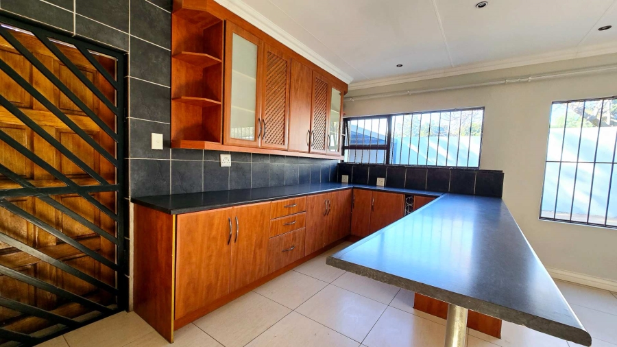 4 Bedroom Property for Sale in Garsfontein Gauteng
