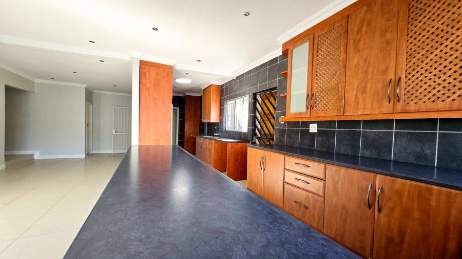 4 Bedroom Property for Sale in Garsfontein Gauteng