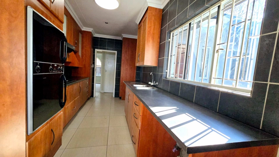 4 Bedroom Property for Sale in Garsfontein Gauteng