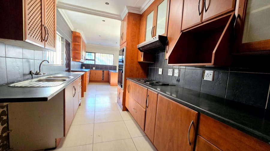 4 Bedroom Property for Sale in Garsfontein Gauteng