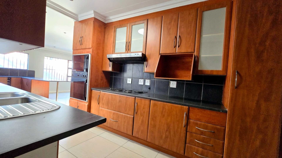 4 Bedroom Property for Sale in Garsfontein Gauteng