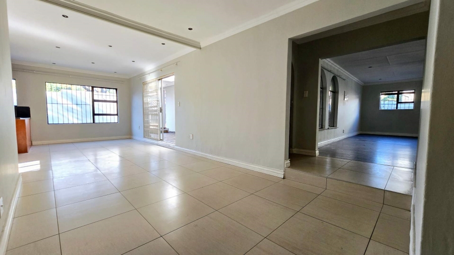 4 Bedroom Property for Sale in Garsfontein Gauteng