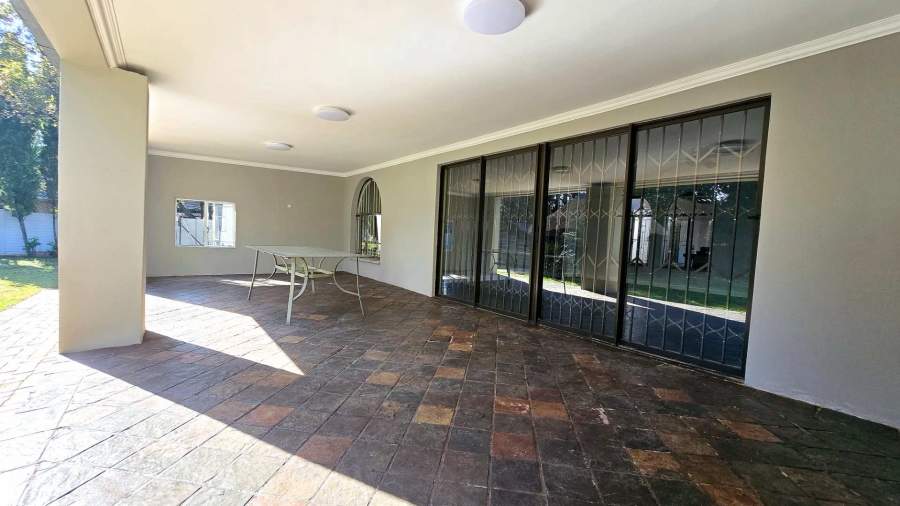 4 Bedroom Property for Sale in Garsfontein Gauteng