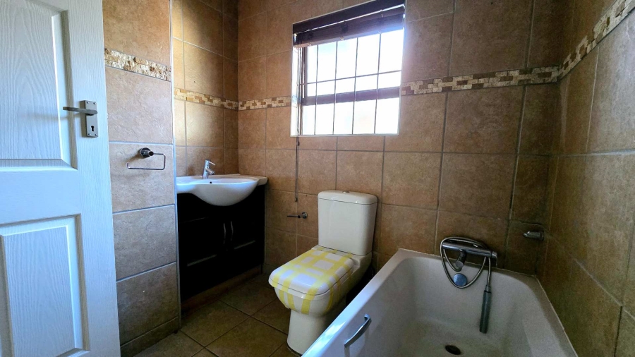 4 Bedroom Property for Sale in Garsfontein Gauteng