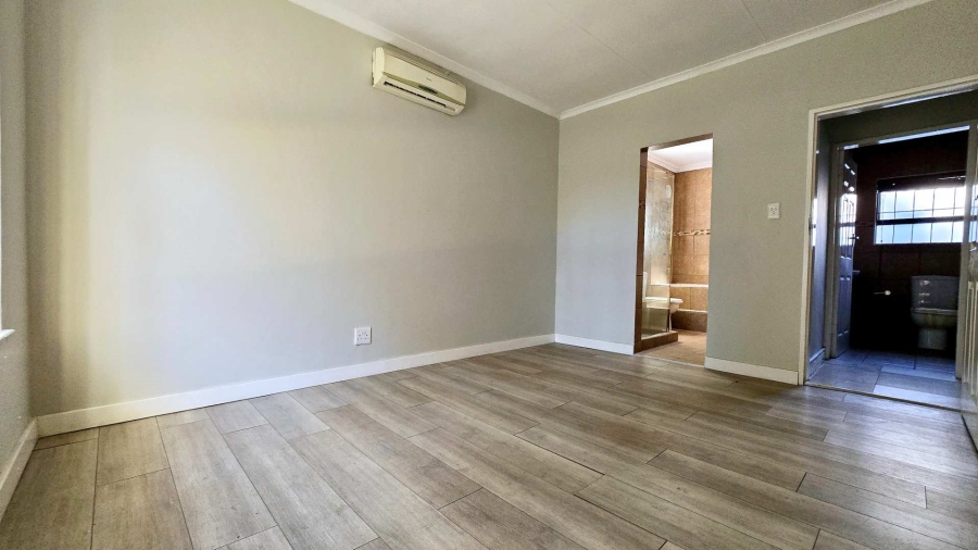 4 Bedroom Property for Sale in Garsfontein Gauteng