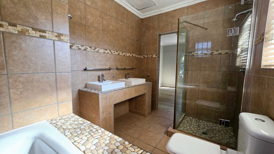 4 Bedroom Property for Sale in Garsfontein Gauteng