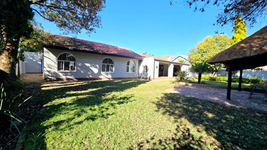 4 Bedroom Property for Sale in Garsfontein Gauteng