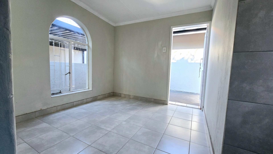 4 Bedroom Property for Sale in Garsfontein Gauteng