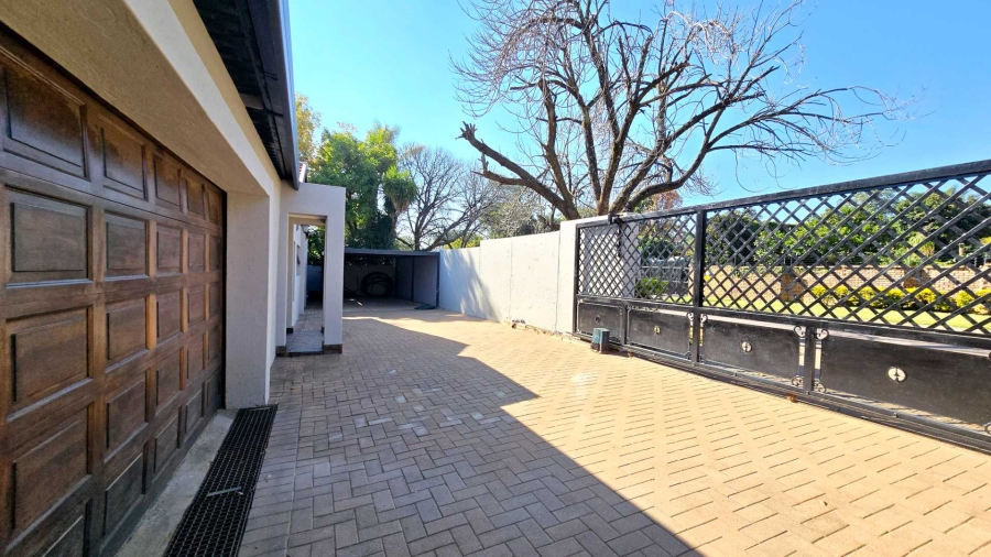 4 Bedroom Property for Sale in Garsfontein Gauteng