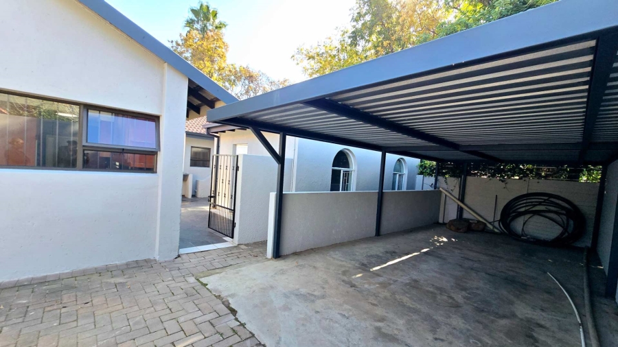 4 Bedroom Property for Sale in Garsfontein Gauteng