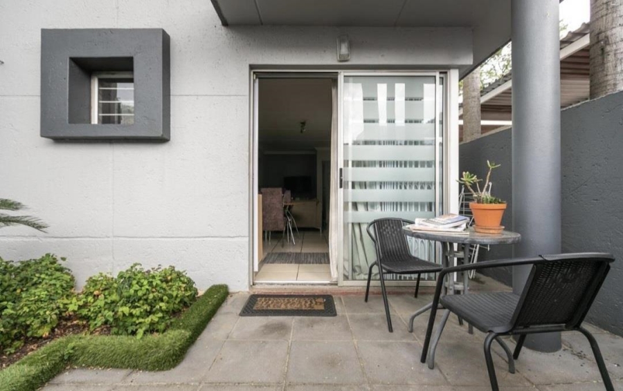 To Let 1 Bedroom Property for Rent in Sandown Gauteng