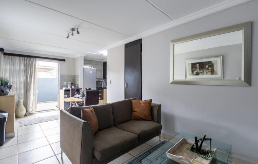 To Let 1 Bedroom Property for Rent in Sandown Gauteng