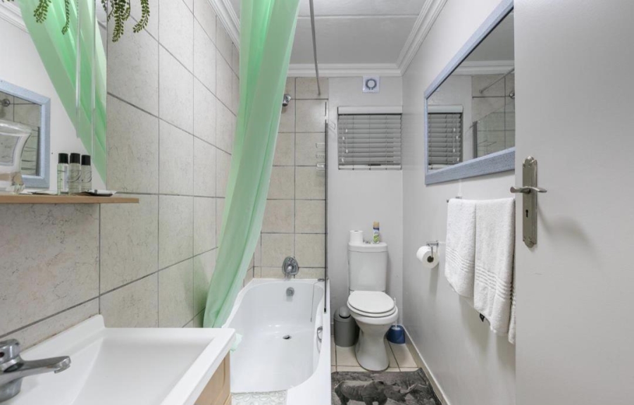 To Let 1 Bedroom Property for Rent in Sandown Gauteng