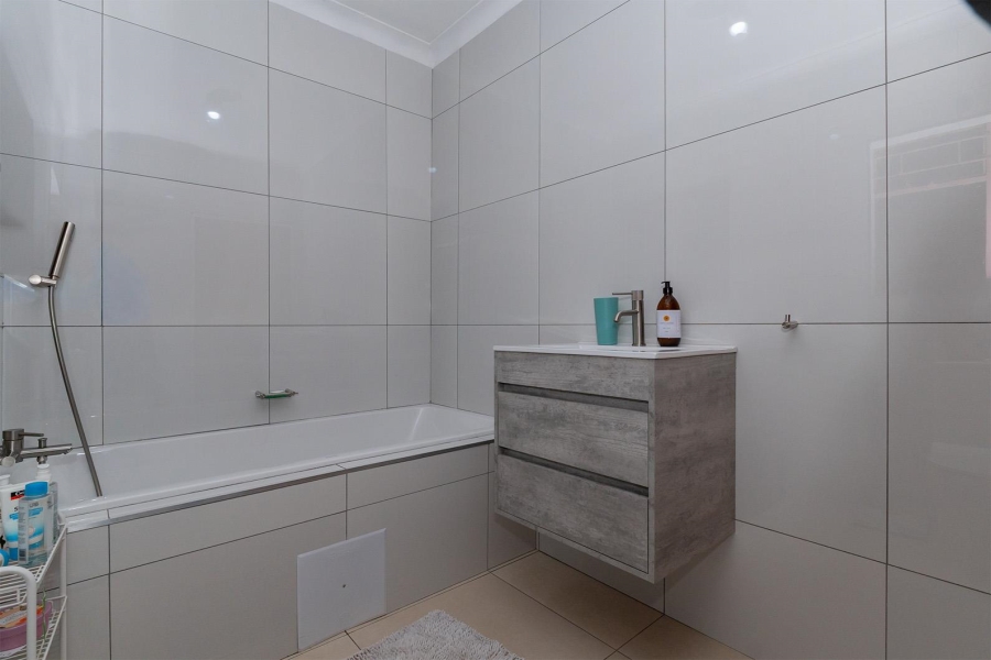 3 Bedroom Property for Sale in Birch Acres Gauteng