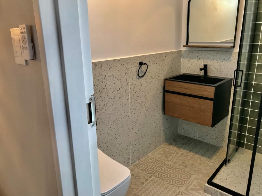To Let 1 Bedroom Property for Rent in Glenadrienne Gauteng