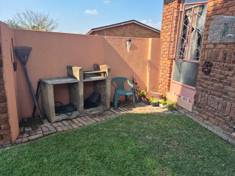 1 Bedroom Property for Sale in Hermanstad Gauteng