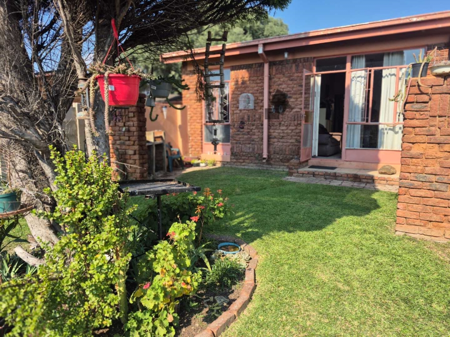 1 Bedroom Property for Sale in Hermanstad Gauteng