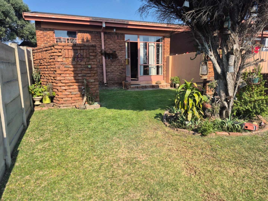 1 Bedroom Property for Sale in Hermanstad Gauteng
