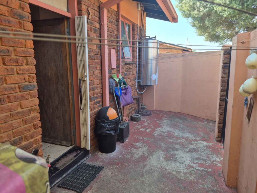 1 Bedroom Property for Sale in Hermanstad Gauteng
