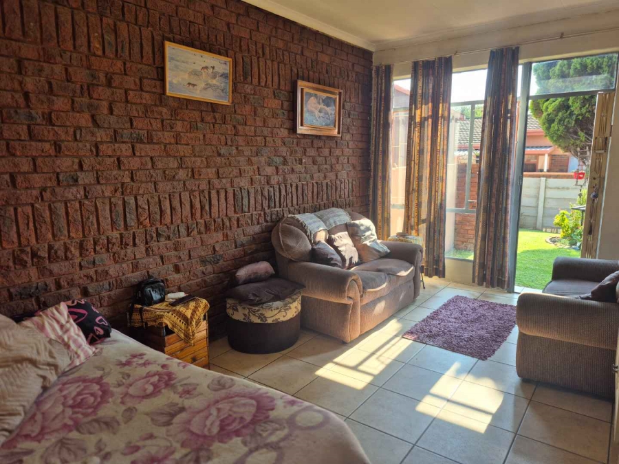 1 Bedroom Property for Sale in Hermanstad Gauteng