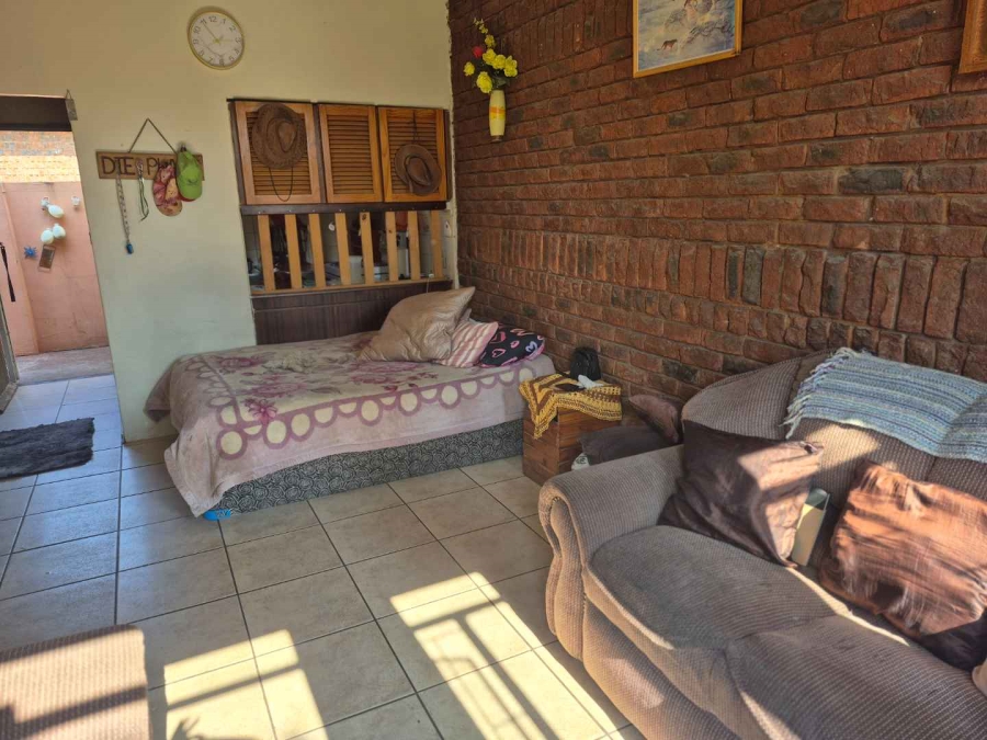 1 Bedroom Property for Sale in Hermanstad Gauteng