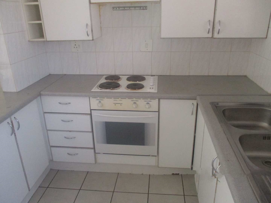 To Let 1 Bedroom Property for Rent in Erasmusrand Gauteng