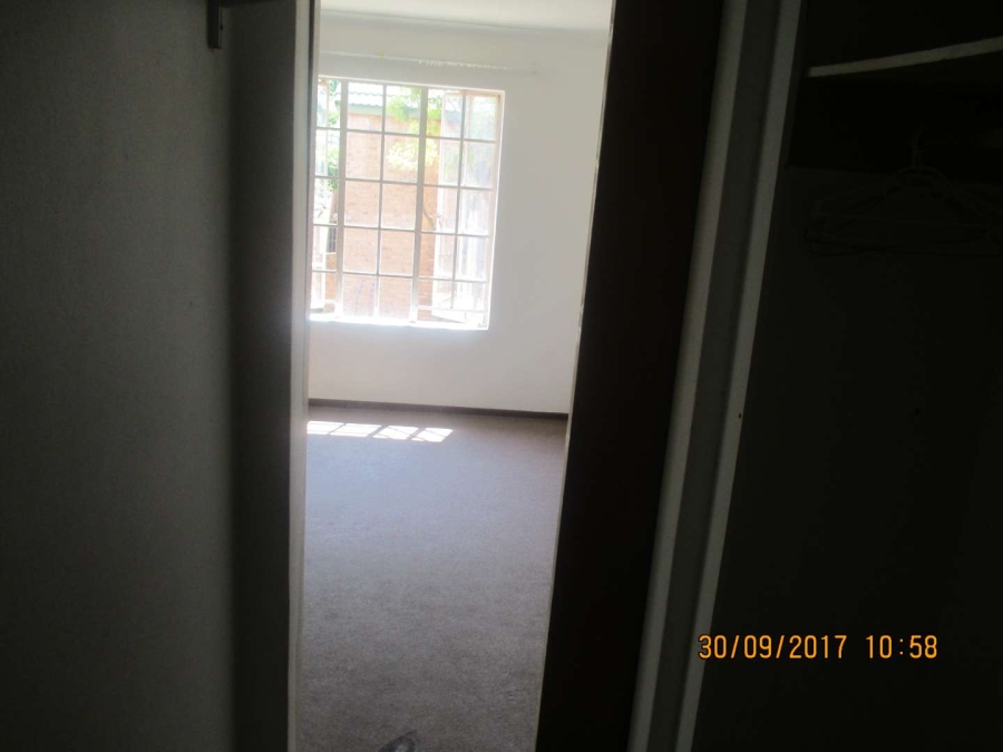 To Let 1 Bedroom Property for Rent in Erasmusrand Gauteng