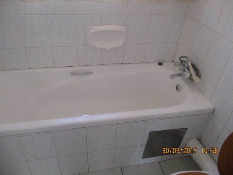 To Let 1 Bedroom Property for Rent in Erasmusrand Gauteng