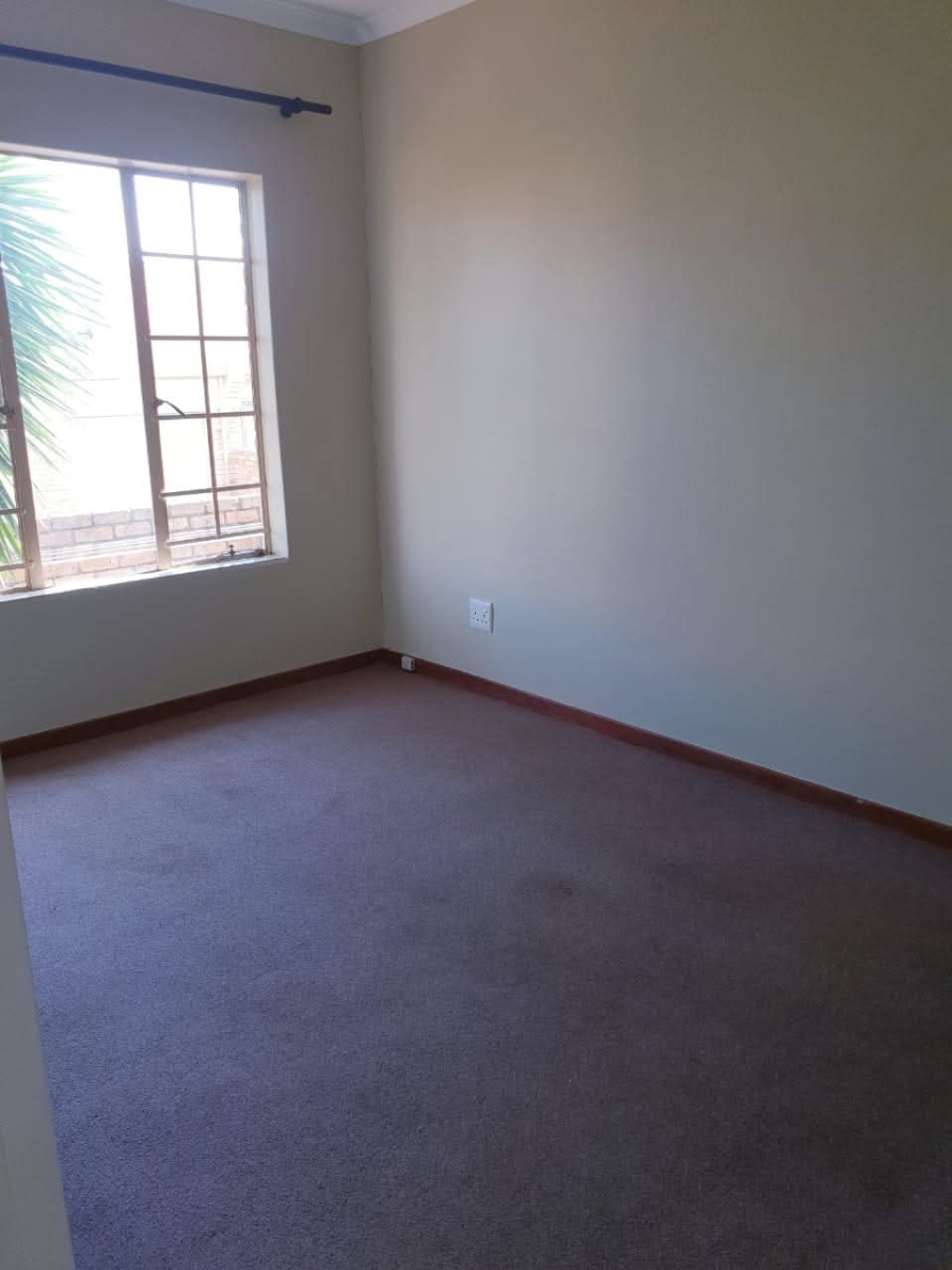 2 Bedroom Property for Sale in Rooihuiskraal North Gauteng