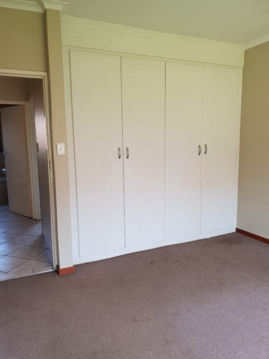 2 Bedroom Property for Sale in Rooihuiskraal North Gauteng