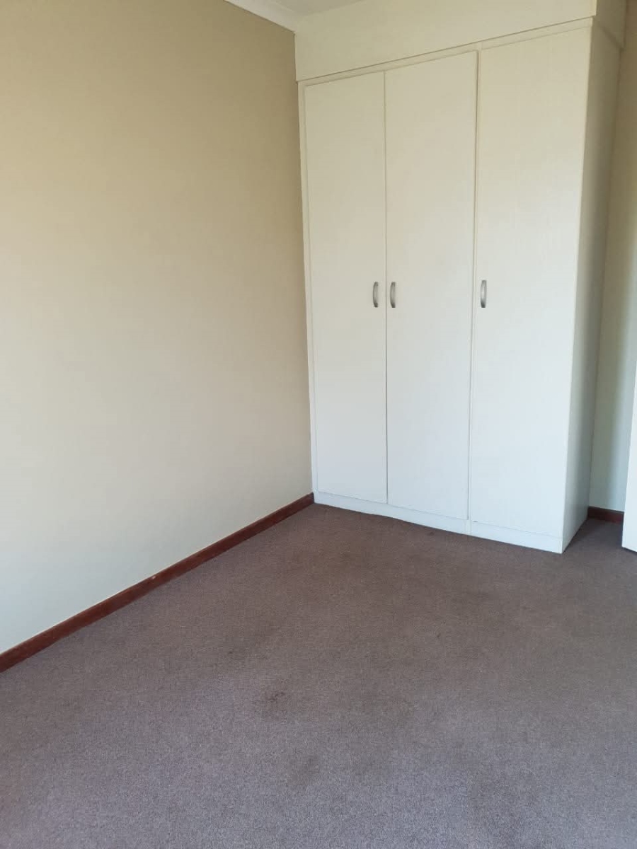 2 Bedroom Property for Sale in Rooihuiskraal North Gauteng