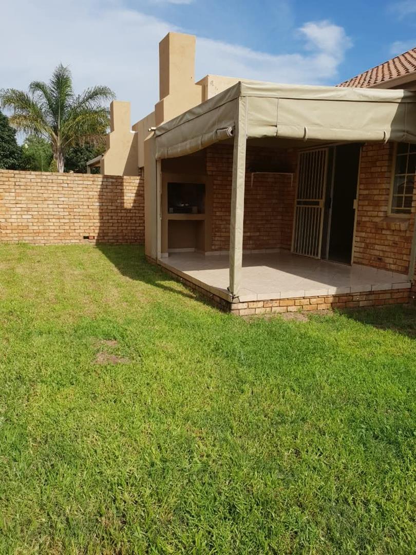 2 Bedroom Property for Sale in Rooihuiskraal North Gauteng