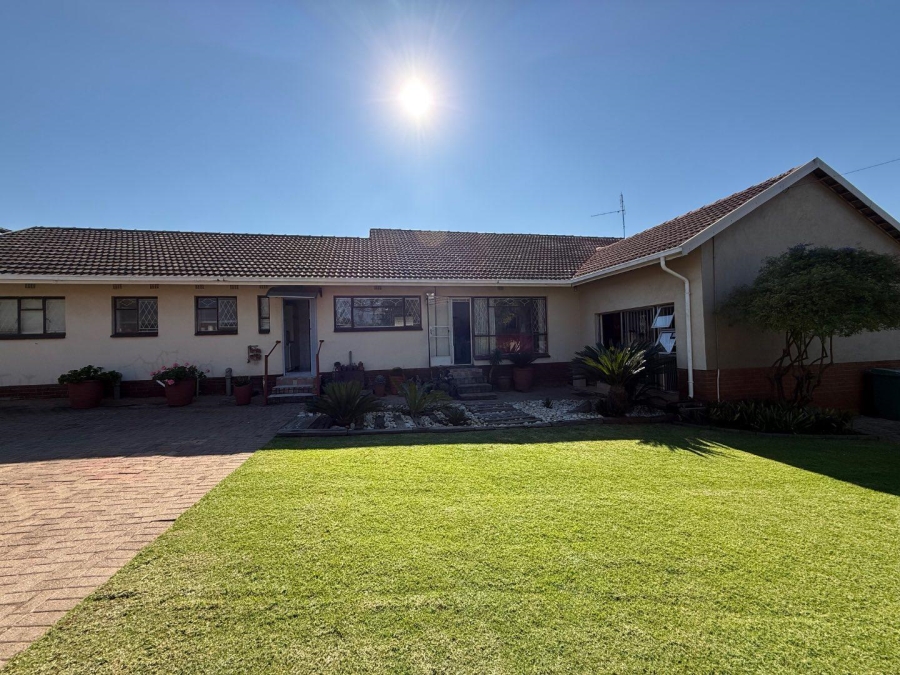 4 Bedroom Property for Sale in Brackenhurst Gauteng