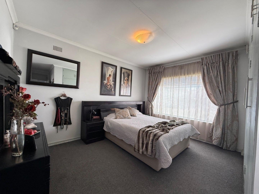 4 Bedroom Property for Sale in Brackenhurst Gauteng