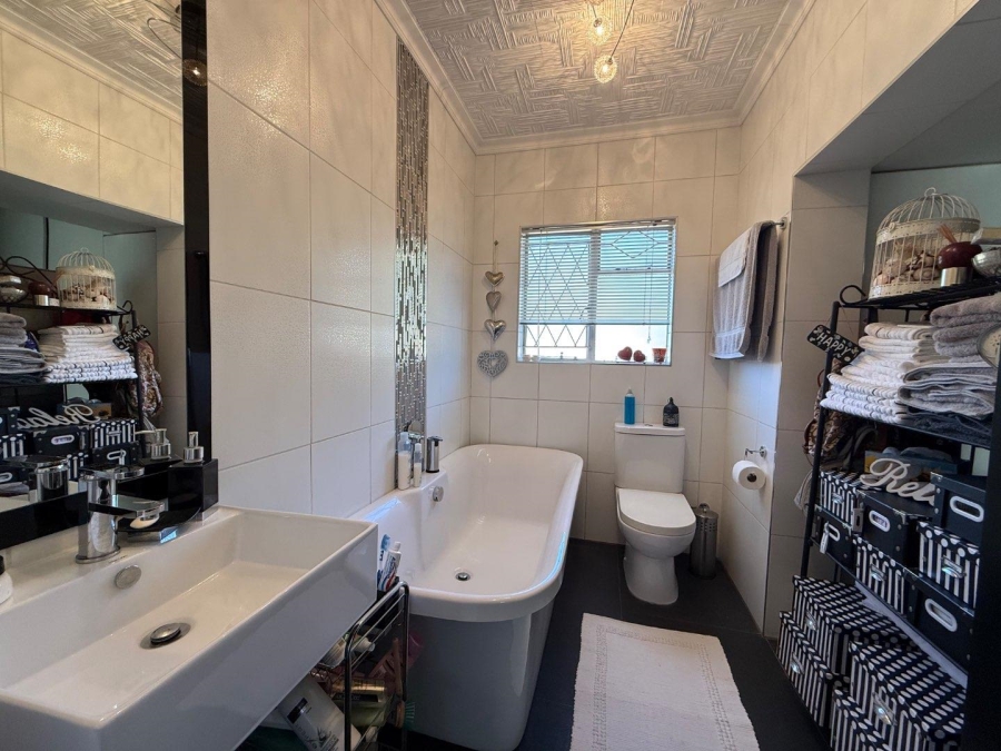 4 Bedroom Property for Sale in Brackenhurst Gauteng