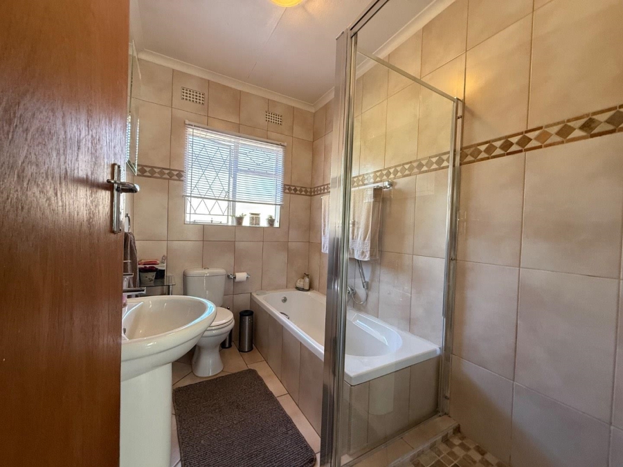 4 Bedroom Property for Sale in Brackenhurst Gauteng
