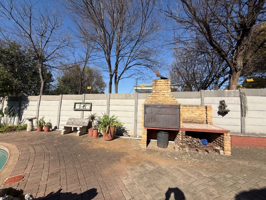 4 Bedroom Property for Sale in Brackenhurst Gauteng