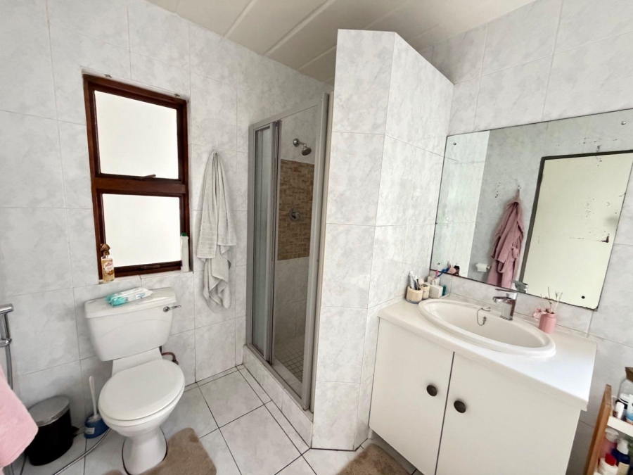 To Let 3 Bedroom Property for Rent in Lakefield Gauteng