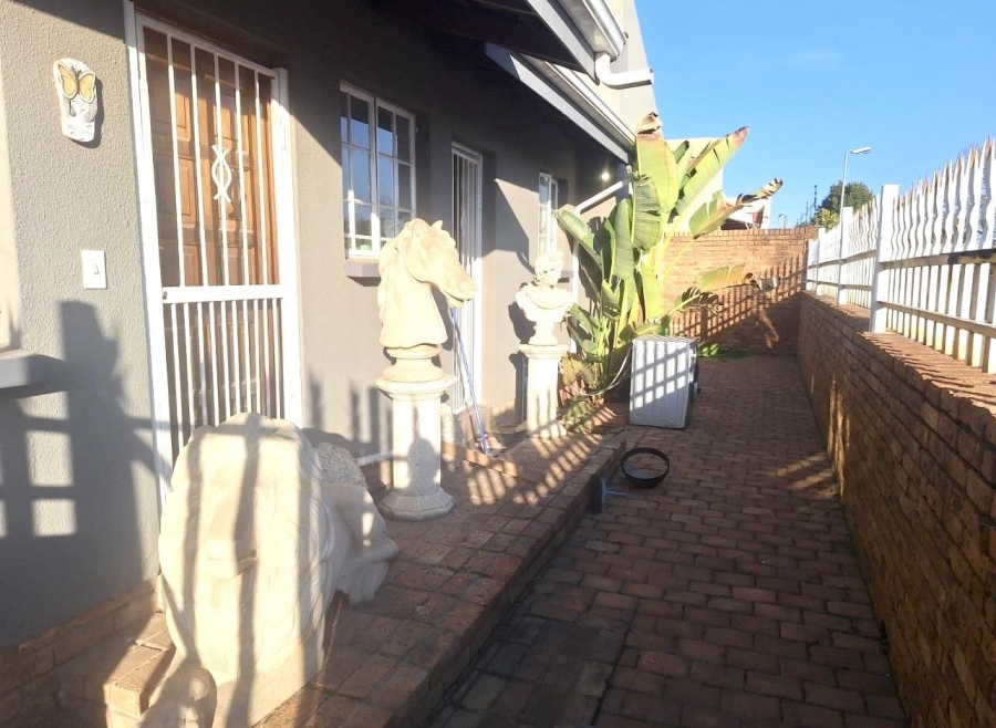 3 Bedroom Property for Sale in Mulbarton Gauteng
