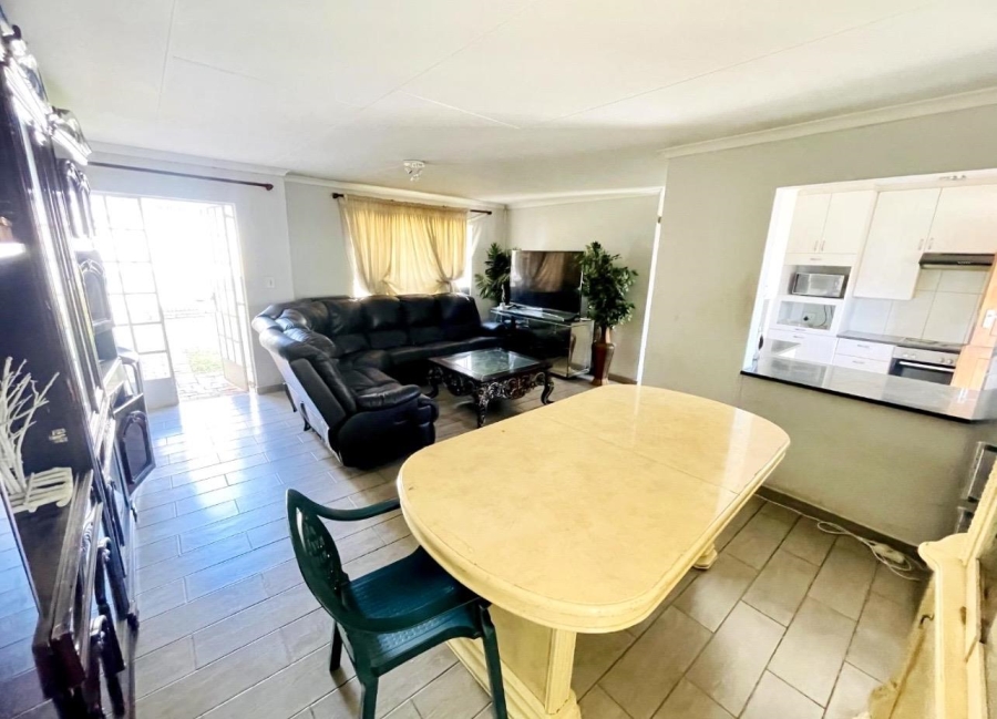 3 Bedroom Property for Sale in Mulbarton Gauteng