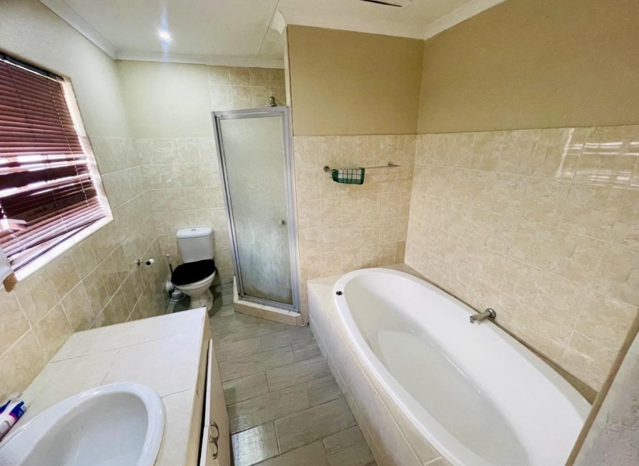 3 Bedroom Property for Sale in Mulbarton Gauteng