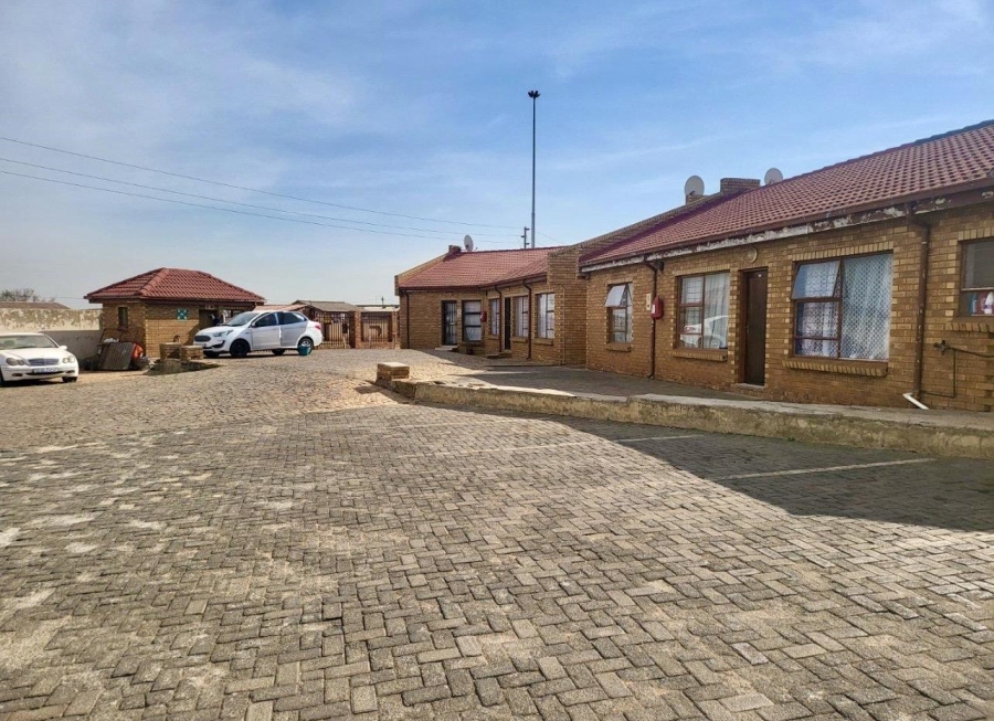1 Bedroom Property for Sale in Vosloorus Gauteng