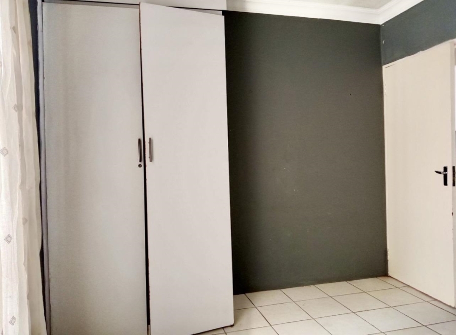 1 Bedroom Property for Sale in Vosloorus Gauteng