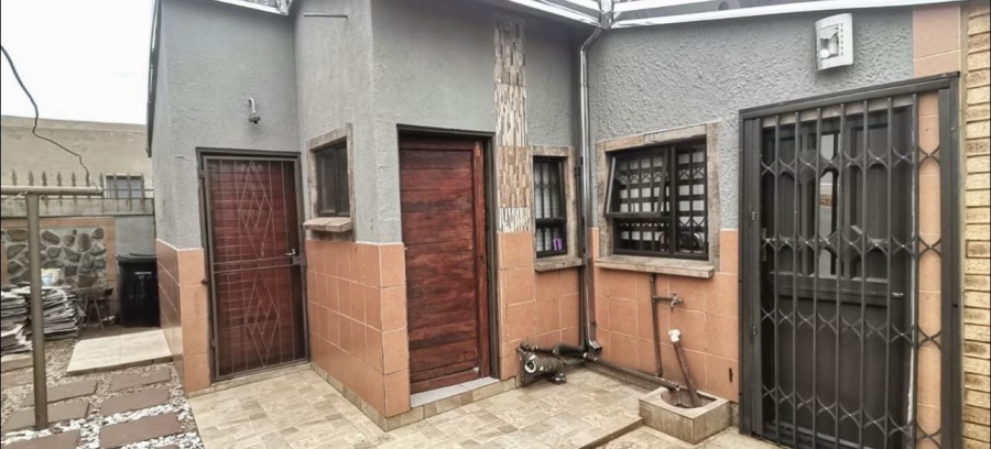 2 Bedroom Property for Sale in Tokoza Gauteng
